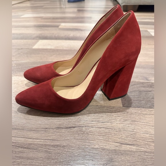 Vince Camuto Shoes - Size 9M Vince Camuto Red Heels